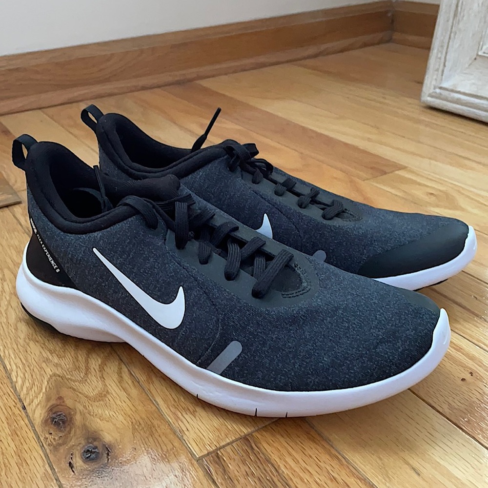Brand new never worn Nike running shoes